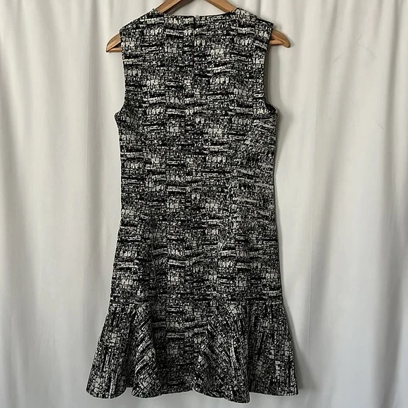 Diane Von Furstenberg Black/White Abstract Sleeveless Sheath Dress **Size 10** - Picture 2 of 5
